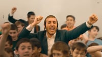 שמוליק סוכות מפתיע בסינגל קליפ חדש: "הקב"ה תמיד איתי"
