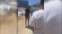 העצור עם האזיק האלקטרוני ניסה להימלט, הבלשים תפסו אותו • צפו