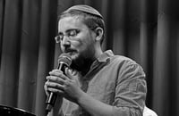 ישראל בן טולילה בביצוע מפתיע ללחן תפילת ליל שבת: "ושמרו"
