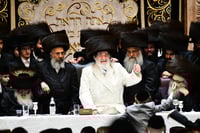 נעילת החג שבועות בחצה"ק ויז'ניץ