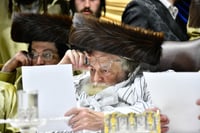 הרבי מתולדות אברהם יצחק משורר 'בְּקָרְאִי עֲנֵנִי אֱלֹהֵי צִדְקִי בַּצָּר הִרְחַבְתָּ לִּי