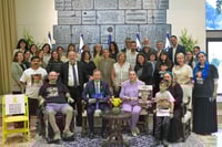 המשתתפים בתמונה משותפת עם הנשיא
