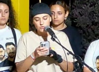 אמילי דמארי בכיכר, אמש