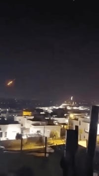 צה"ל תוקף מתקני גרעין ובכירי צבא באיראן - מפקד משמרות המהפכה חוסל | טהרן מאיימת בתגובה קשה, גם על ארה"ב