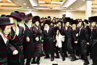 האדמו"ר מאמשינוב בחתונה בבני ברק