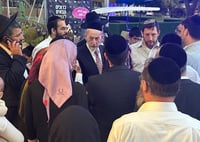 מקלב עם המפונים בבני ברק