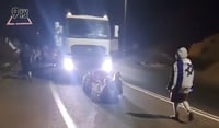 התיישבו על הכביש: כך נחסמה הלילה נסיעת משאיות הסיוע לעזה