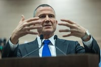 "שיקר במצח נחושה והוליך שולל את הרבנים" | בש"ס ויהדות התורה תקפו את אדלשטיין על שנה של רמיה 