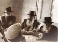 עם מרן החזון אישזצ"ל ורבי יעקב הלפרין בבחינת תלמידים, 