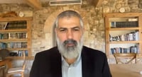 צבי יחזקאלי בפינה על פרשת דברים • צפו