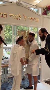 מזל טוב: הבר מצווה היהודית לבנו של הידוען והכדורגלן לשעבר