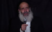 הגאון הרב יצחק פנגר בשיחה מטלטלת לתשעה באב • צפו
