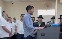 יקי אדמקר נשבר בהספד על אימו: "אמא, אני מתגעגע אליך מאוד" | תיעוד קורע לב