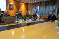 שר הביטחון בדיון עם הרמטכ"ל, אמש