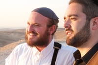 דואט מרגש לימי הסליחות: נפתלי קמפה והרב שלמה כ"ץ שרים "לך אלי"