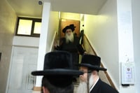 האדמו"ר מצאנז בקבלת קהל בעיה"ק צפת