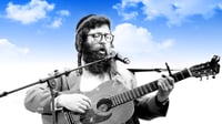 הקומזיצר הידוע חוזר עם אלבום חדש: "ארץ מרחקים"