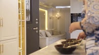 כשהשוויגער דופקת בדלת באמצע היום: צפו בסרטון המשעשע של גיטי וינר וקנור