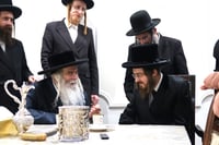 האדמו"ר מסאדיגורה בביקור אצל האדמו"ר מקרעטשניף י-ם 