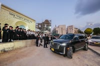מעמד קביעת מזוזה לבית המדרש צאנז באלעד