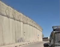 ניסיון החדירה נבלם: 21 פלסטינים קפצו מעל החומה בירושלים - ונתפסו