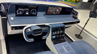 מסכים מתקפלים ומעוקלים. סמסונג DRIVE