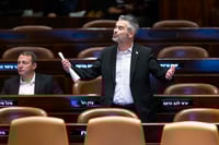 סין מאיימת על ח"כ בעז טופורובסקי: "אם לא ירסן את עצמו - יתנפץ לרסיסים"