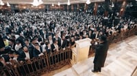 "אין אנו מתייצבים"; כשהגרש"ב סורוצקין הקפיץ את הבחורים | צפו בתיעוד