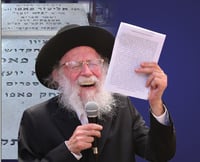 הגאון הצדיק רבי שמעון גלאי, יוצא לקיים את הסגולה העתיקה של מרן בעל הפלא יועץ