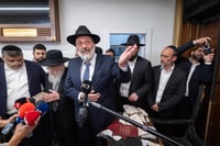 דרעי עם חברי המועצת | ארכיון