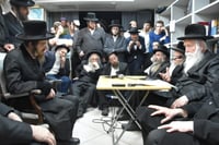ניחום אבלים אצל הגרי"ד גרוסמן