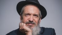 יהושע לימוני מחדש את הלהיט הישן שלו: "הנה הוא בא"