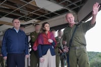 שר הביטחון ושליחת הנשיא בביקור בגבול הצפון