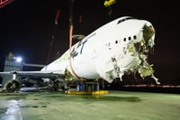 חילוץ המטוס מתוך הים