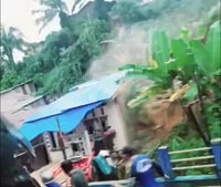 גנרל חורף: גשמי מונסון ומפולות בוץ קטלניות באינדונזיה גבו את חייהם של עשרות אזרחים | צפו