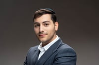 ארי גולד משיק סינגל ישראלי חדש: “משהו טוב יגיע”