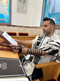 הזמר שיתף: "הייתי עם טלפון כשר, התחלתי להתפלל בכל בוקר"