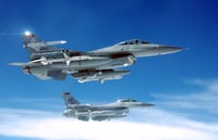 מטוס קרב  F-16 אמריקאי התרסק בקליפורניה - הטייס ניצל ברגע האחרון - צפו