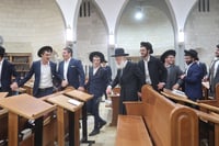  מוצאי שב"ק אצל הגאון רבי שמואל בצלאל