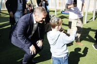 שר החינוך עם הילד שרצה להיפגש איתו