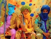 טורבנים ירוקים וגלימות ורודות: כך מנסה אל-קאעדה בסאהל לגייס צעירים | צפו