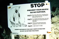 השלט בכניסה לעמק הנשרים בפלורידה