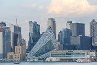 ניו יורק, ארצות הברית – מעל 100 מיליארדרים