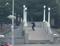 המחבלים יורים מכיוון הגשר, אתמול