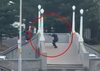 לפחות 12 נרצחים בטבח: שלב אחר שלב מרגעי התופת, והאצבעות המאשימות - "איראן אחראית"