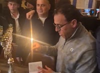 בימים ההם בזמן הזה | אלי שרעבי בירך 'שהחיינו' והדליק את נרות החנוכה