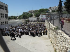 תושבי רמות הפגינו: "ניר ברקת מפקיר את החרדים"