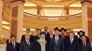 בפתח המבנה
