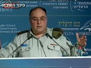 אבי בניהו בכנס הרצליה. וידאו: אתר COL חב"ד