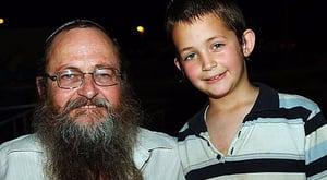 הרב קירשנזפט עם בנו